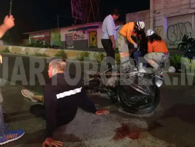 Por el asfalto mojado derrapan en el libramiento