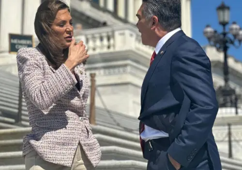 Se reúne "Alito" Moreno con congresista republicana