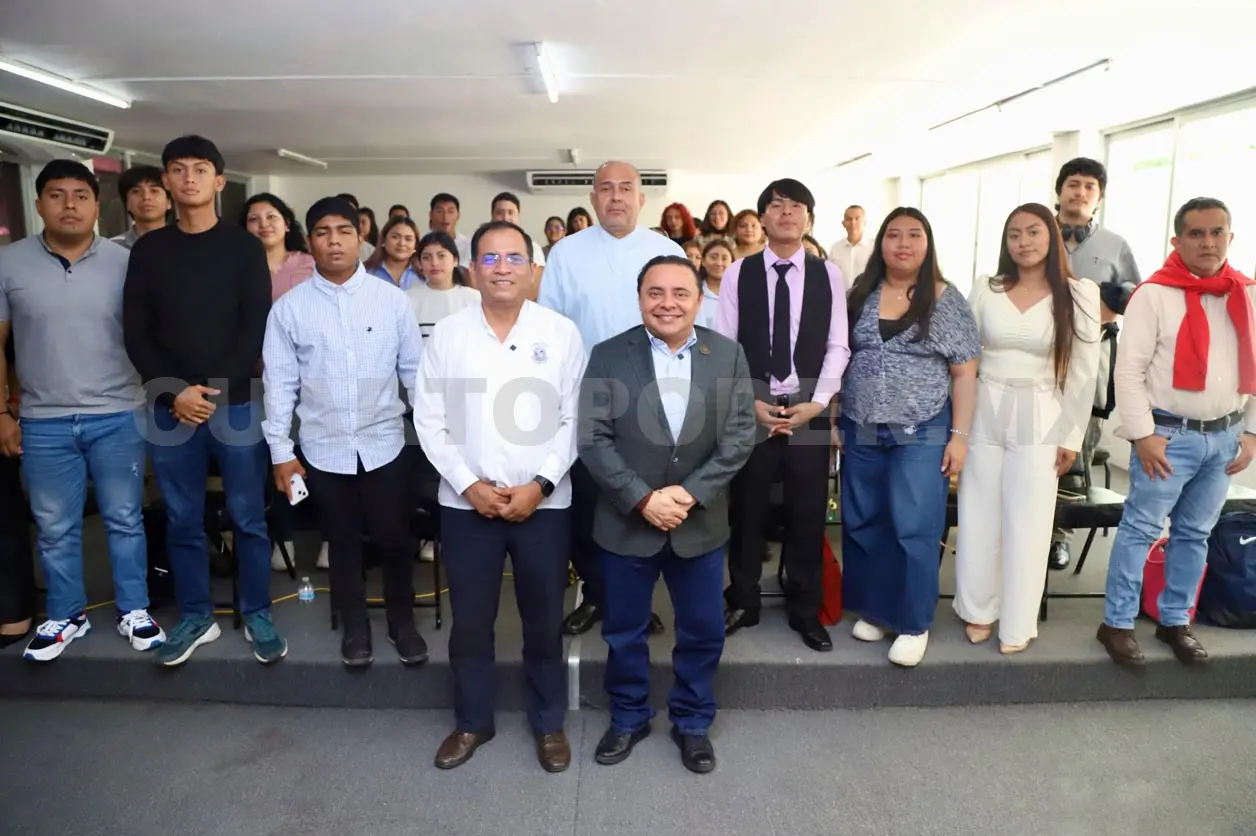 Moreno Guillén se congratuló por el interés de las y los estudiantes en profundizar en estos temas. Cortesía