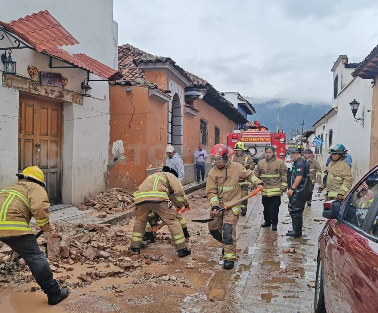El tornado arrancó láminas en los techos de diversas viviendas. Cortesía