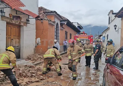 Tornado deja daños en 50 viviendas y 10 vehículos