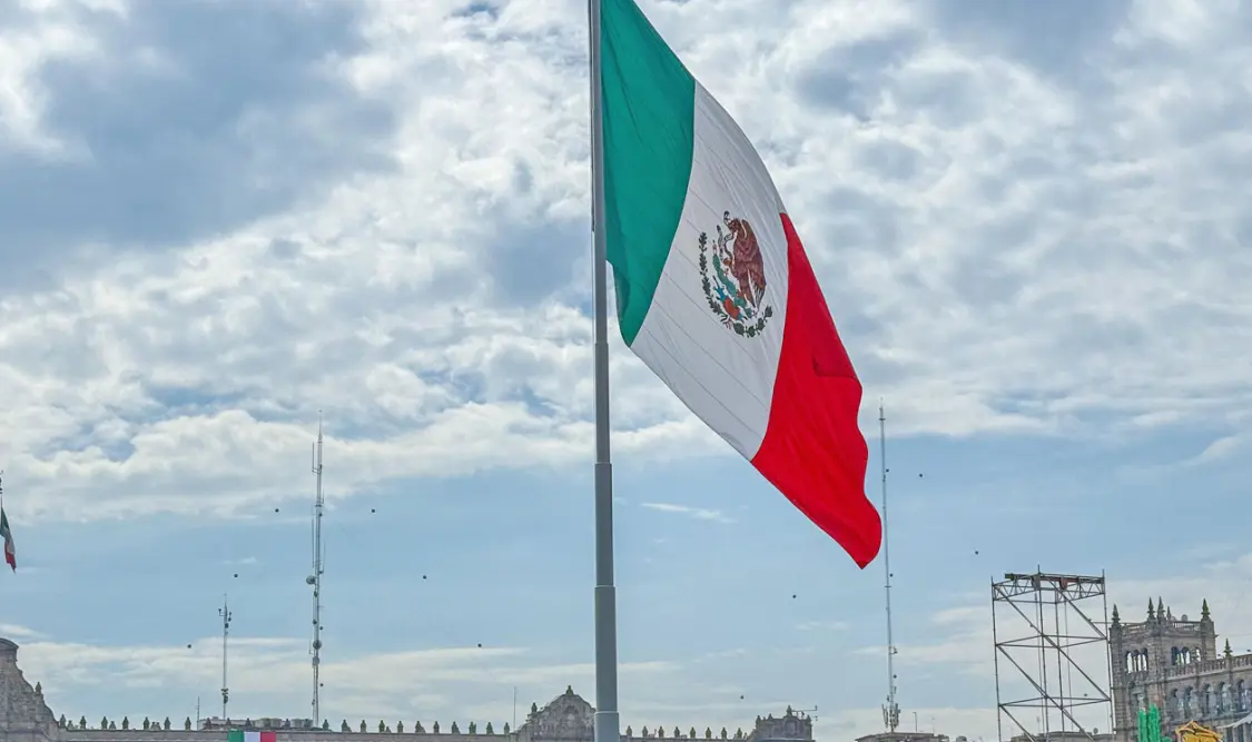 La bandera fue izada por primera vez en la historia en esta fecha. Cortesía