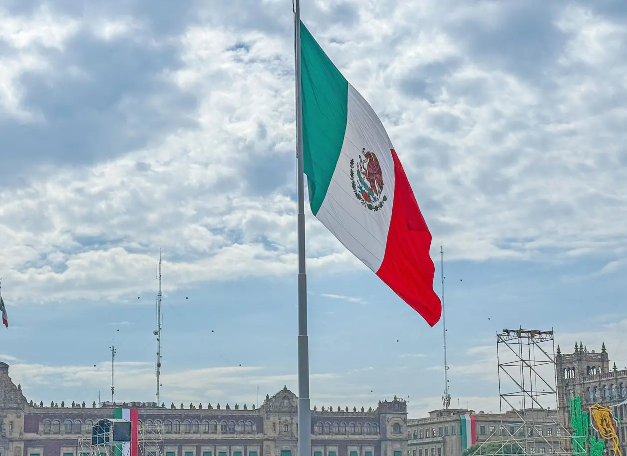 La bandera fue izada por primera vez en la historia en esta fecha. Cortesía