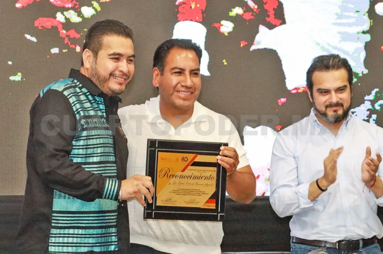 El gobernador Eduardo Ramírez Aguilar asistió a un encuentro con el sector magisterial en las instalaciones del SNTE. Cortesía