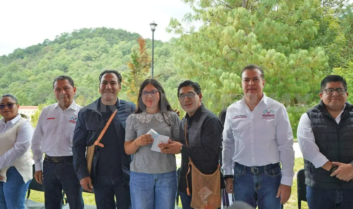 Se entregaron chips de Conecta Chiapas y equipos de telefonía Alfacel a estudiantes de la Unich. CP