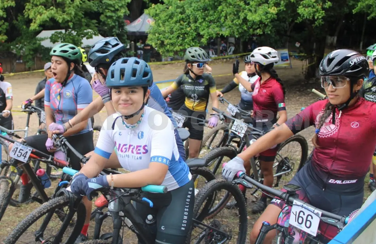 Tania Yaretzi Rojas dominó la pista y se consagró campeona estatal de Ciclismo de Montaña. Cortesía