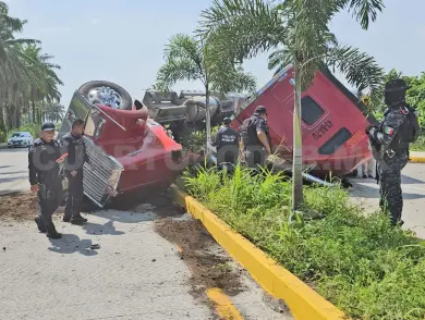 Se accidenta tráiler y deja pérdidas millonarias