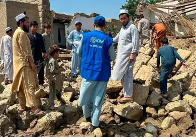 Suben a 2 mil 205 los muertos por sismo