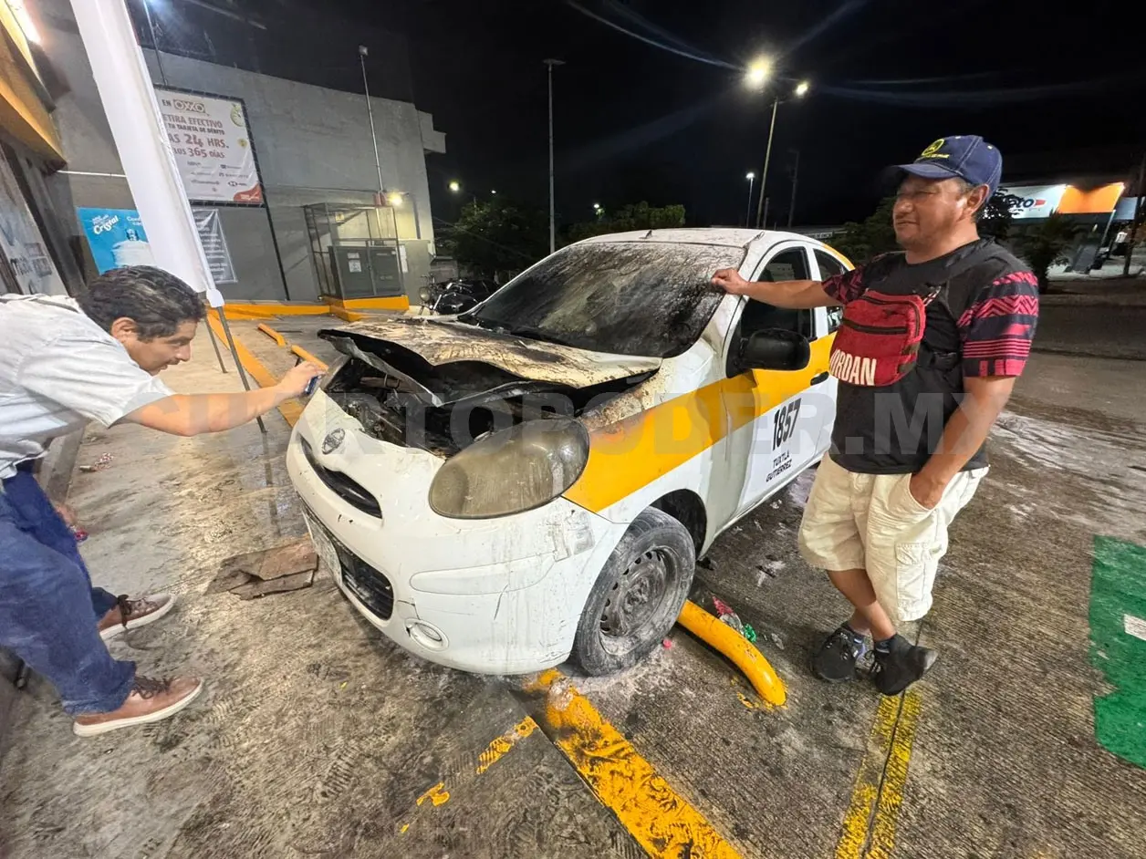 No se reportaron personas lesionadas, solo los daños materiales que fueron principalmente en la zona del motor. Ulises Villalobos / CP