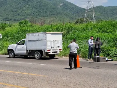 Hallan muerto a taxista en el libramiento Norte