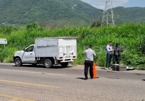 Hallan muerto a taxista en el libramiento Norte
