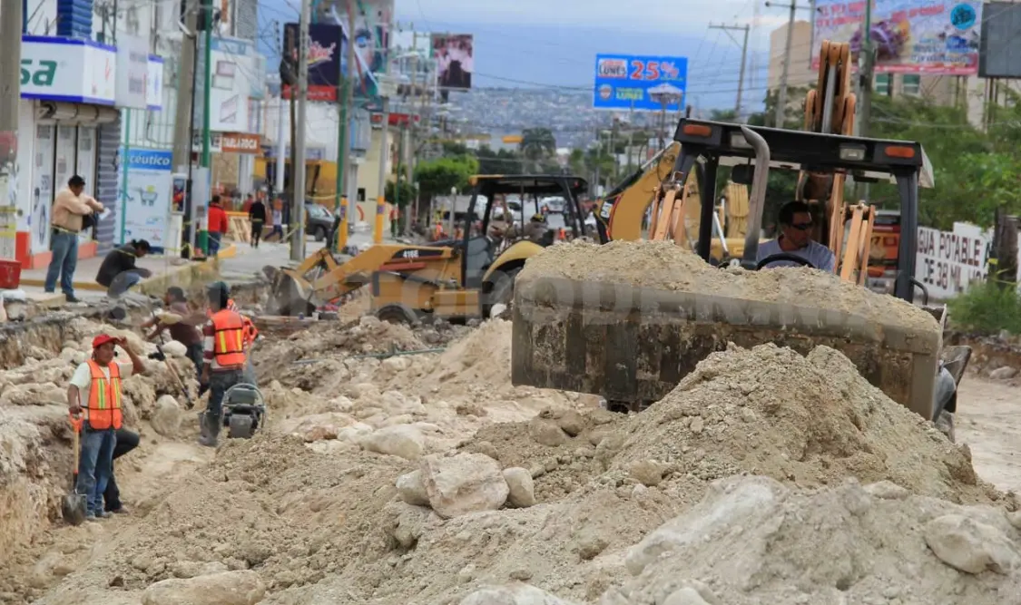Aseguró que la meta de su administración será pavimentar más de 600 calles en tres años. Carlos López / CP