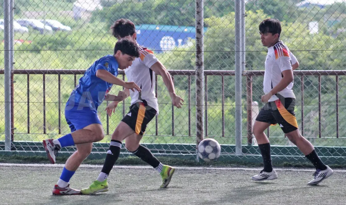 Gran ambiente en la cancha de Real del Bosque durante la final entre Real San Antonio y Deportivo La Joya. Alan Pola/CP