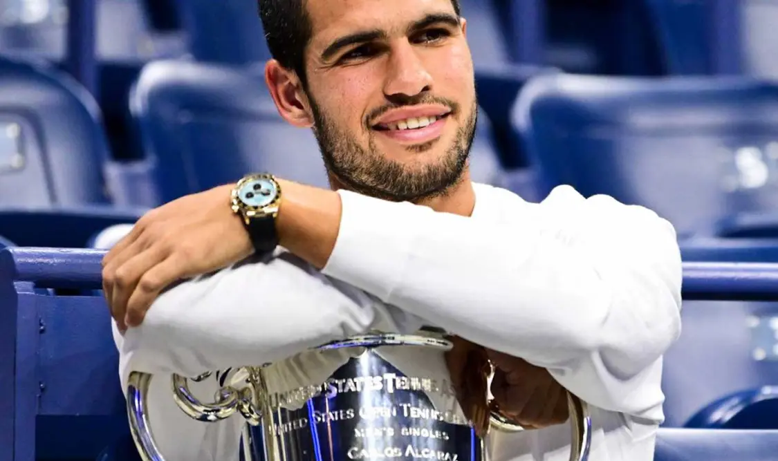 Carlos Alcaraz posa para la foto oficial del torneo. Cortesía