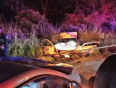 Pierde la vida taxista en encontronazo carretero