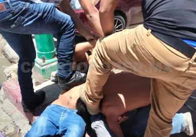 Arrestan a tres rijosos en la Central de Abastos