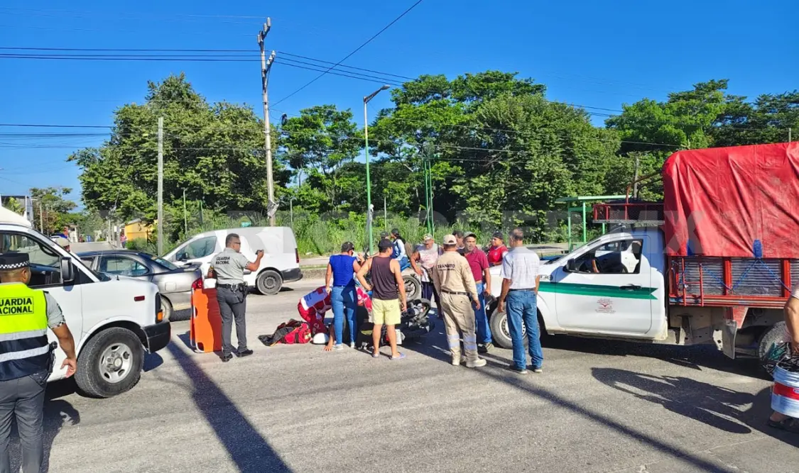 Paramédicos brindaron la atención inmediata al accidentado antes de internarlo en el hospital general. Genaro Sánchez / CP