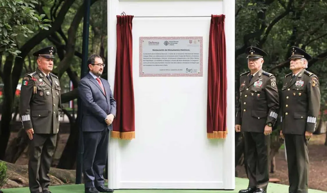 Escribieron con sangre una página de historia. Defensa preside ceremonia de restauración de monumentos alusivos a Niños Héroes. El Universal