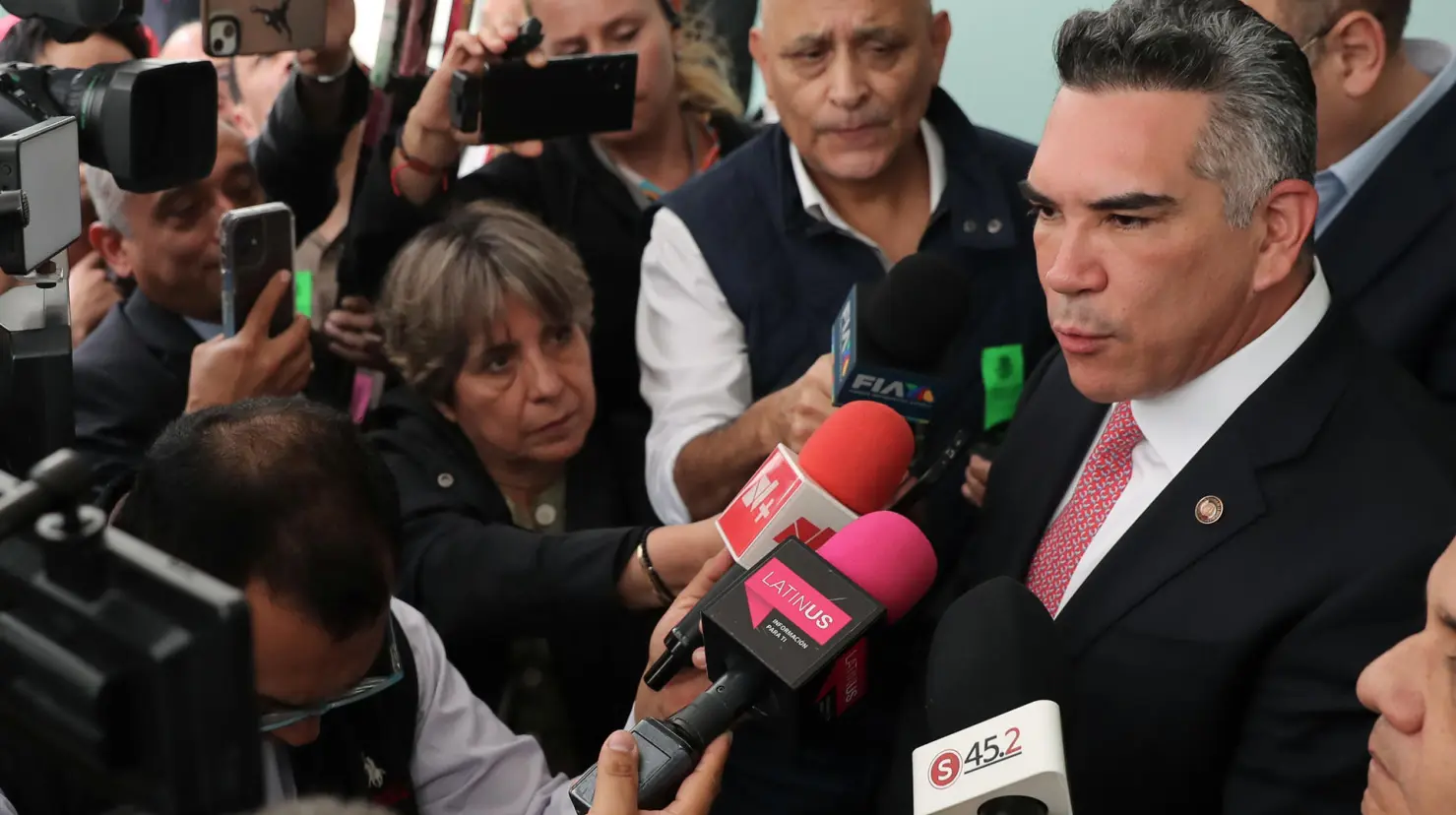 El líder tricolor aseguró que la política exterior la construyeron los gobiernos del PRI. Cortesía 