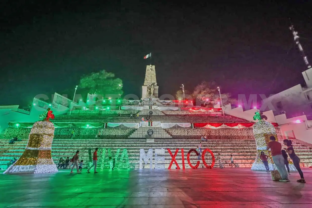 El parque Bicentenario luce radiante por las noches con sus luces tricolores. Diego Pérez / CP