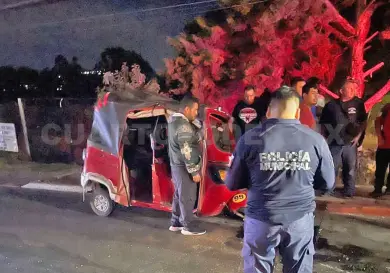 Ebrio mototaxista vuelca en la ranchería Cash