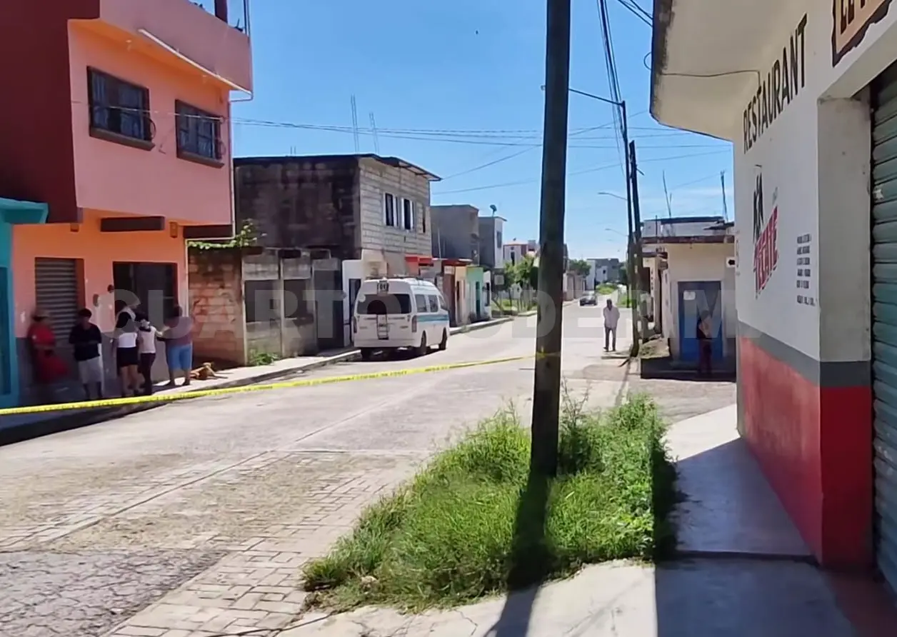 Peritos trasladaron los restos al Semefo para determinar las causas exactas del fallecimiento. Se presume que fue un suicidio. Cortesía