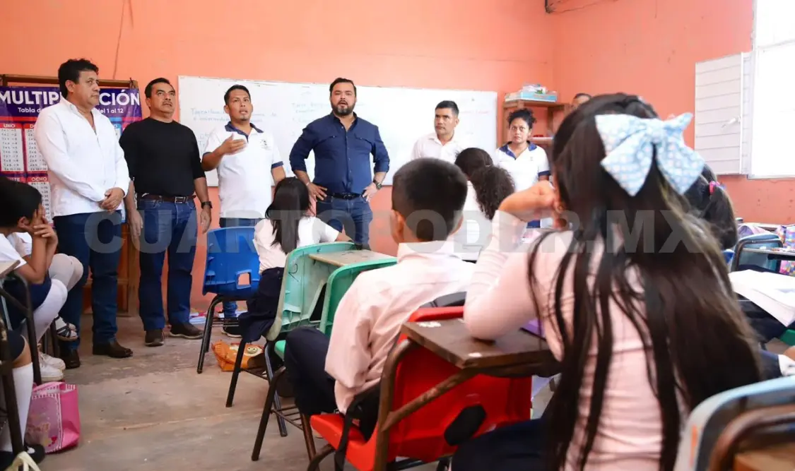 Los recorridos se hicieron para conocer y dialogar sobre las necesidades en las escuelas de Honduras de la Sierra. Cortesía