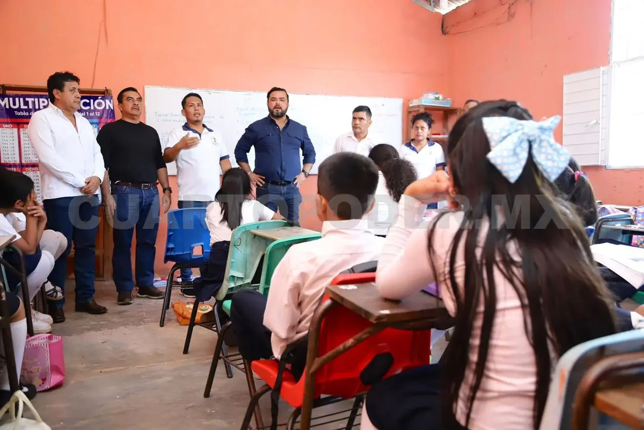 Los recorridos se hicieron para conocer y dialogar sobre las necesidades en las escuelas de Honduras de la Sierra. Cortesía