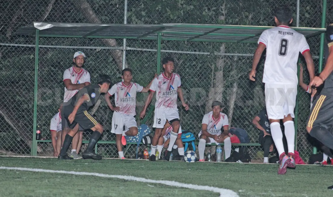 El duelo entre Asisttel y Deportivo Trinidad mantuvo la intensidad de principio a fin. Alan Pola/CP