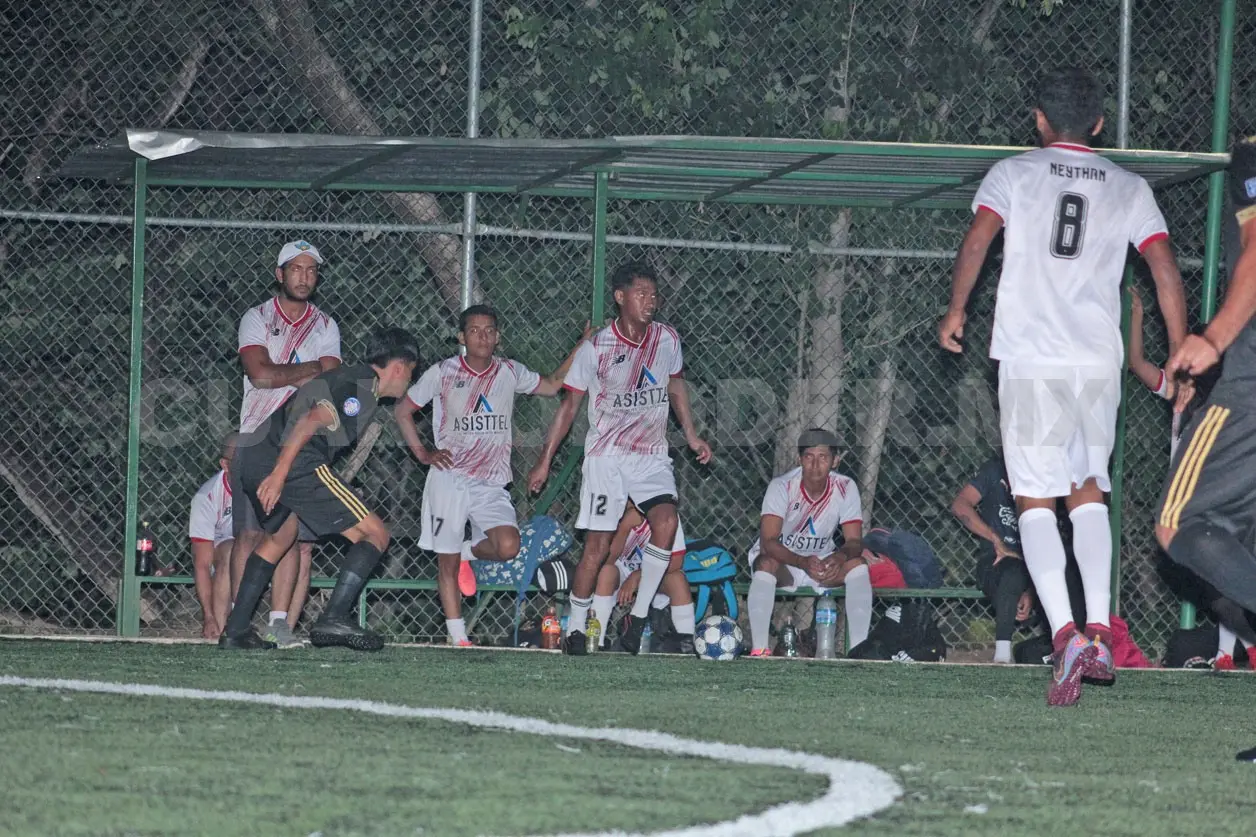 El duelo entre Asisttel y Deportivo Trinidad mantuvo la intensidad de principio a fin. Alan Pola/CP