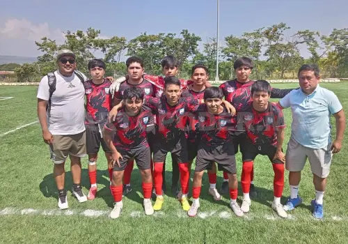 Emiliano Zapata con pase en Futbol 6 x 6