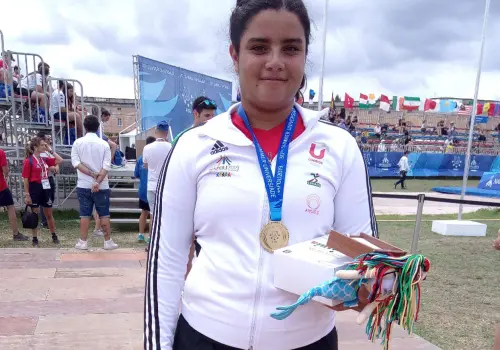 ¿Quién es Andrea Becerra, medallista en Mundial?
