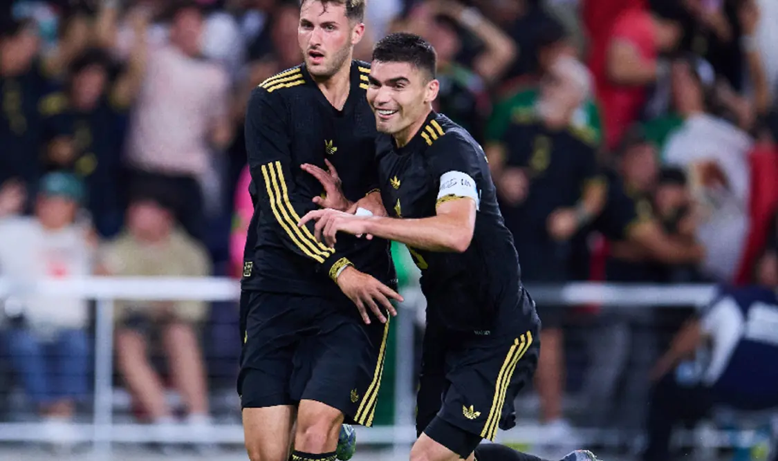 Santiago Giménez, quien fue el salvador del Tricolor. Cortesía