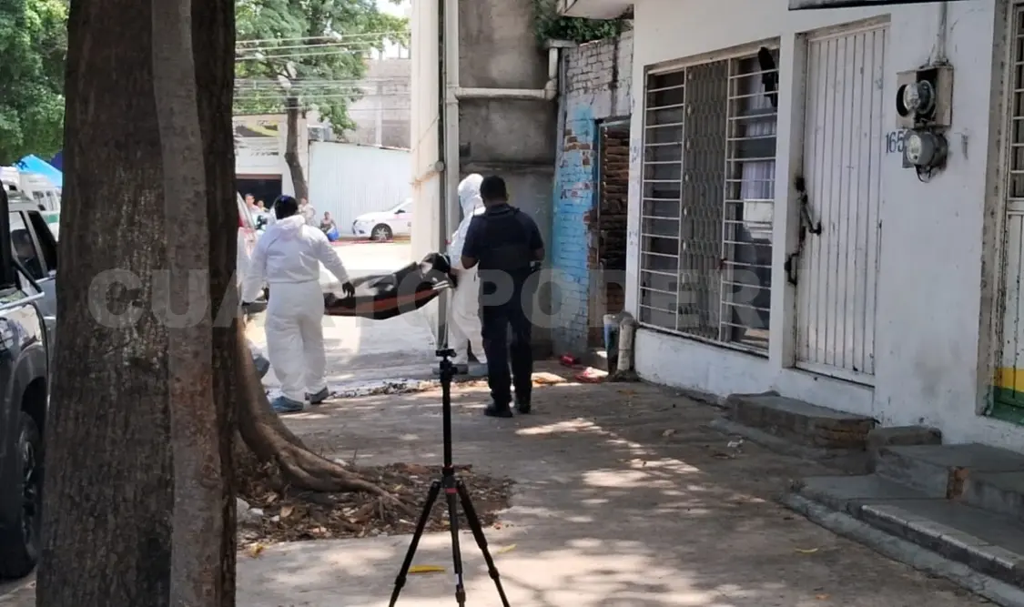 Peritos de la Fiscalía procedieron a levantar el cadáver. Ulises Villalobos / CP