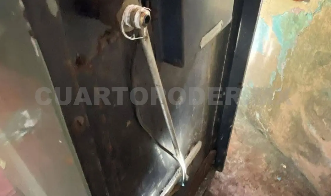 La explosión provocó daños materiales y quemaduras de primer grado en un habitante del domicilio. Manuel Martínez / CP