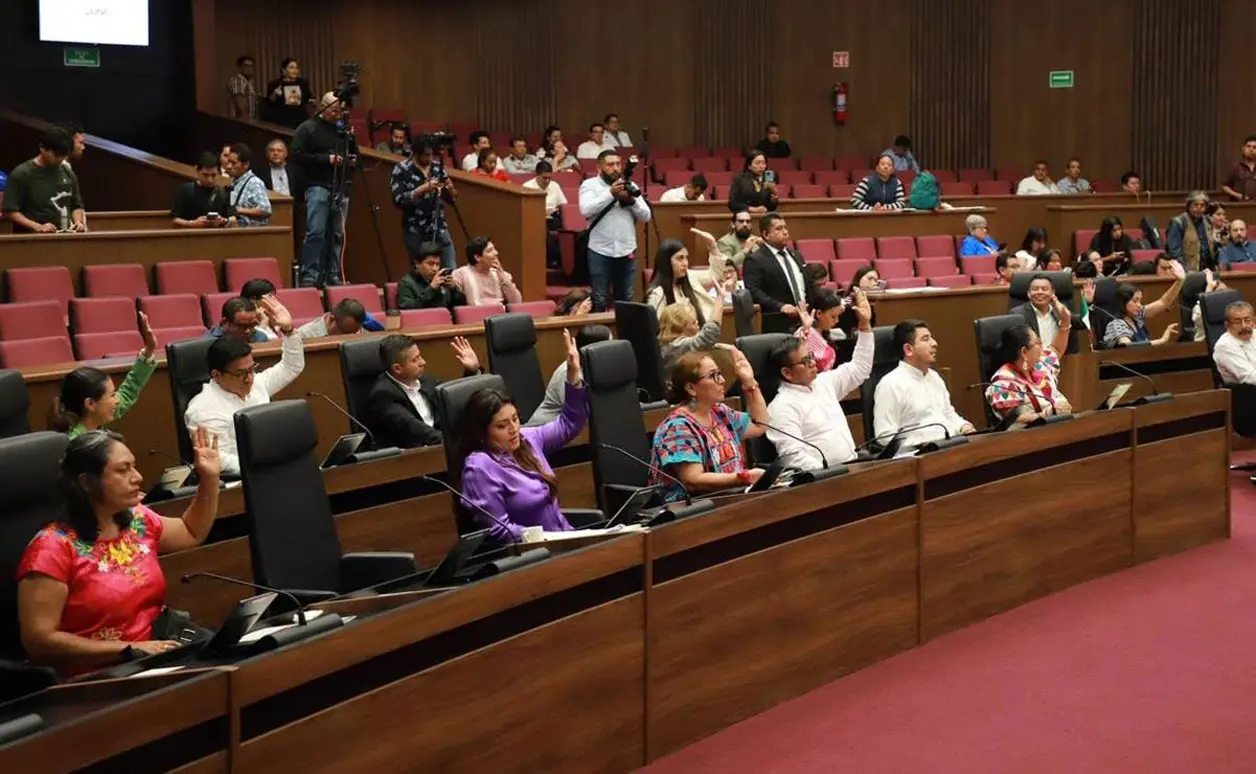 Aprueban adelantar consulta de revocación
