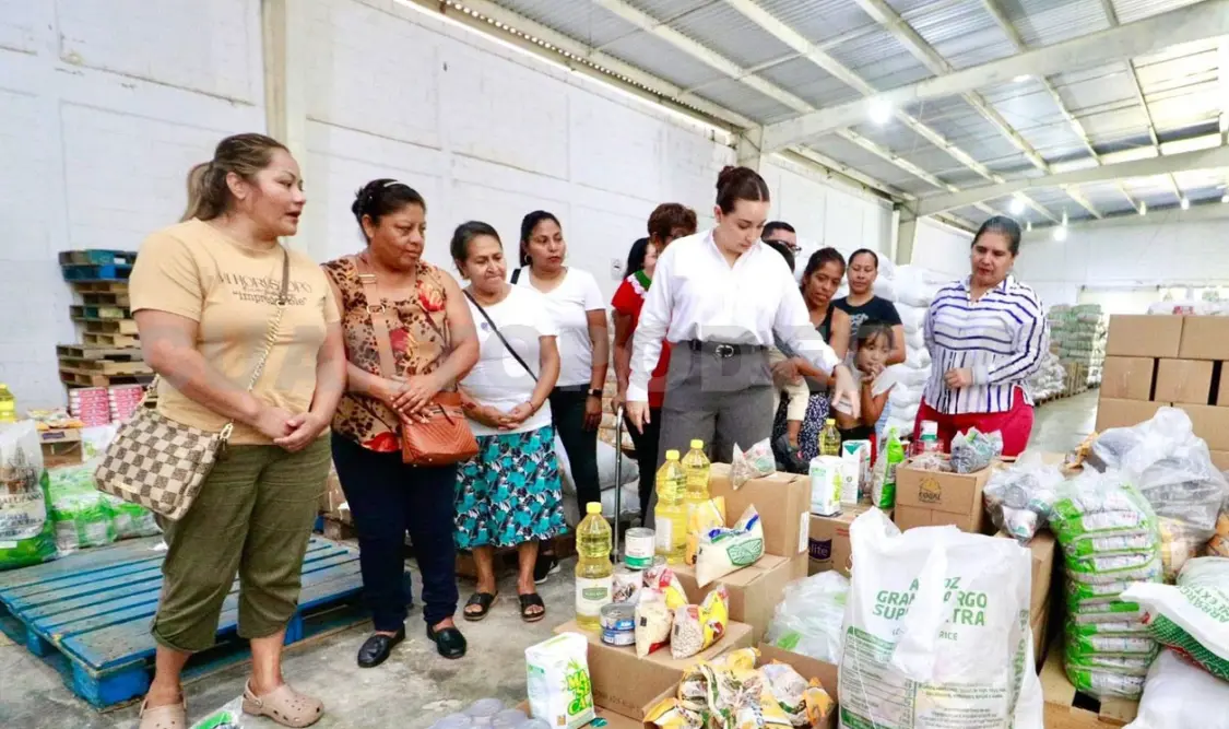 Entrega Valeria Rosales insumos para desayunos