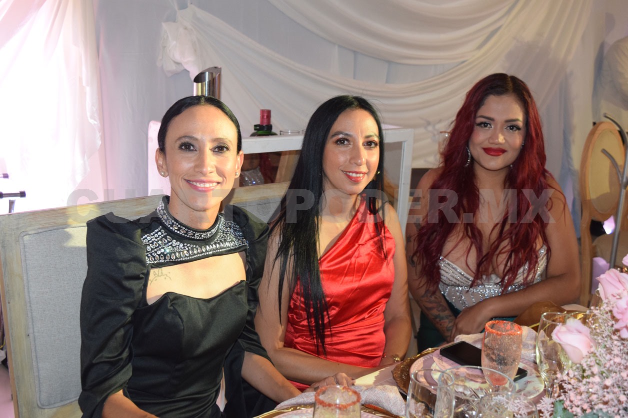 Regina celebra sus XV años