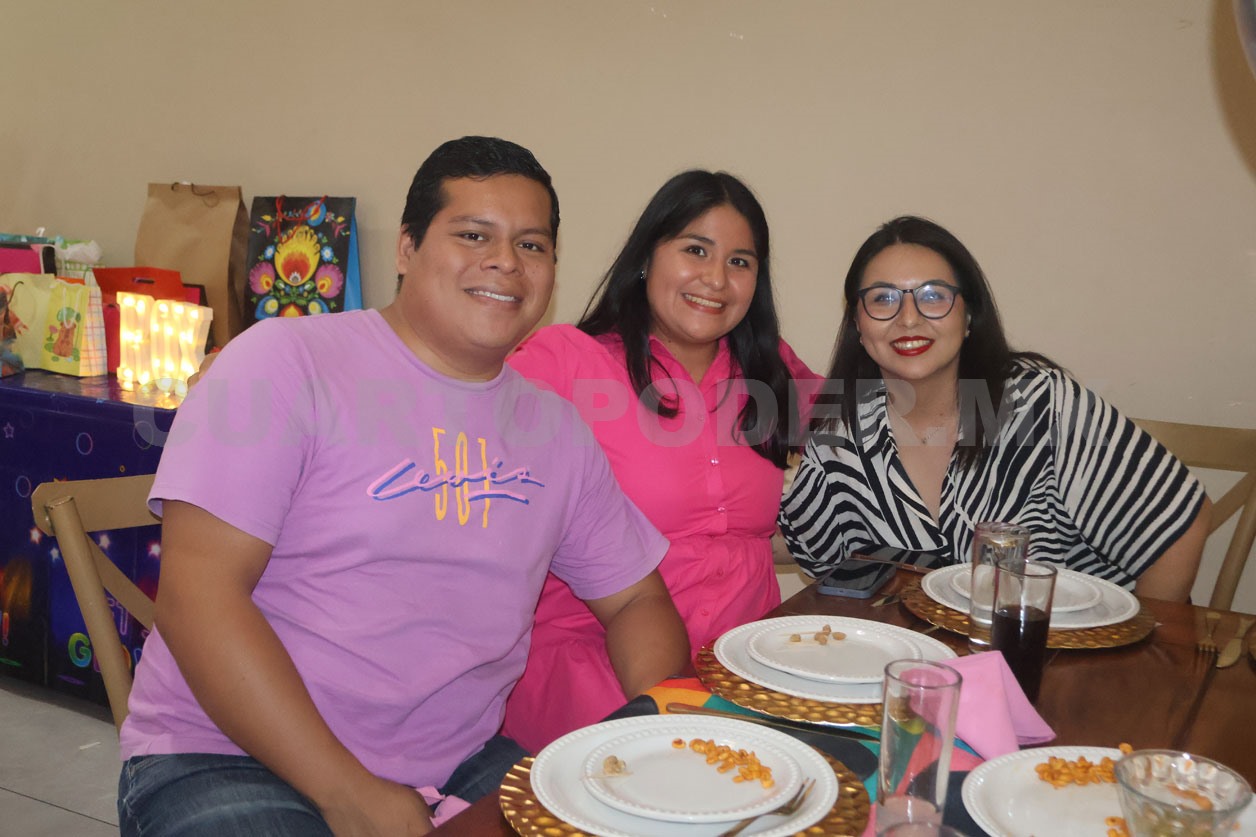 Una fiesta sorpresa para Roxana Jacqueline