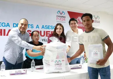 Valeria Rosales entrega kits de Chiapas Puede