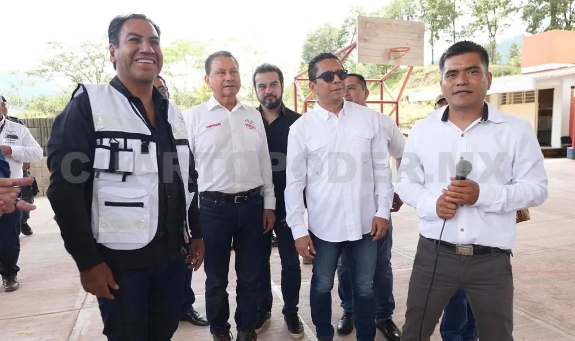 El fiscal general Llaven Abarca acompañó al gobernador en su gira por Honduras de la Sierra. CP