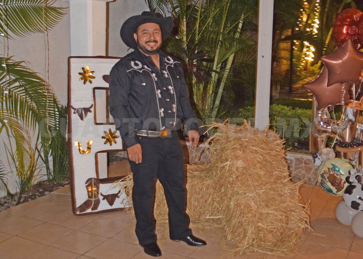 Erick celebra 32 años