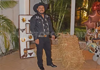 Erick celebra 32 años