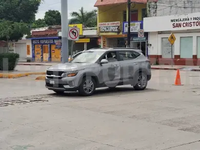 Semaforazo salda con un motociclista lesionado