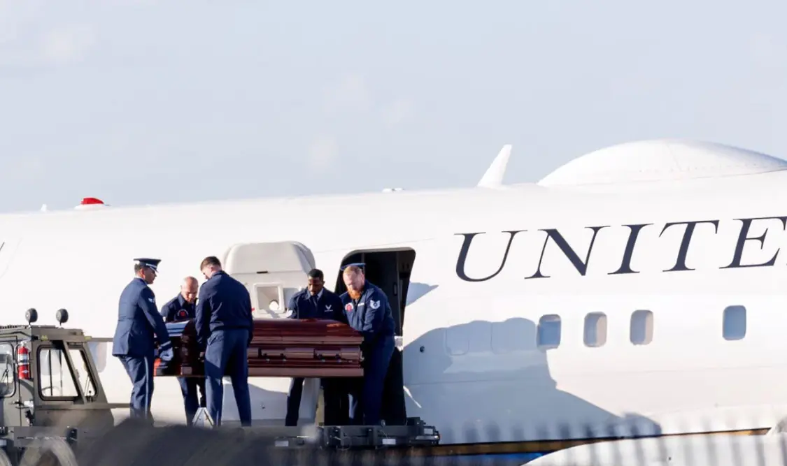 Llega el cuerpo de Charlie Kirk a Arizona