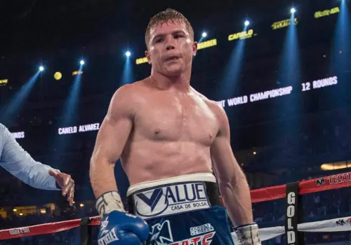 "Canelo" va por el KO contra Crawford