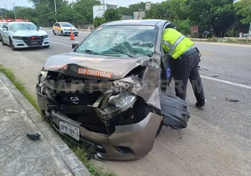 Por dar vuelta en "u" corta la circulación a auto