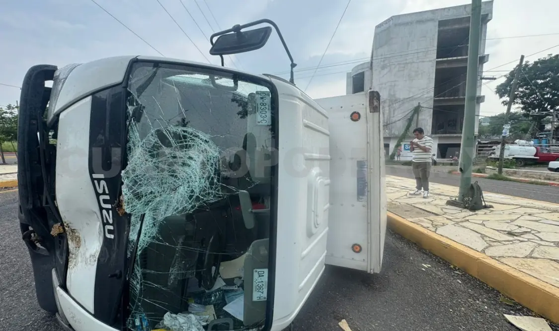 Aparentemente una falla mecánica fue la causa de que el chofer perdiera el control del vehículo. Ulises Villalobos / CP