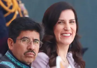Aguilar y Kenia López en ceremonia de Niños Héroes