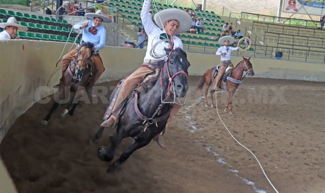 Apertura oficial en el lienzo de Tuxtla, con equipos desfilando en un ambiente lleno de tradición. Diego Pérez/CP